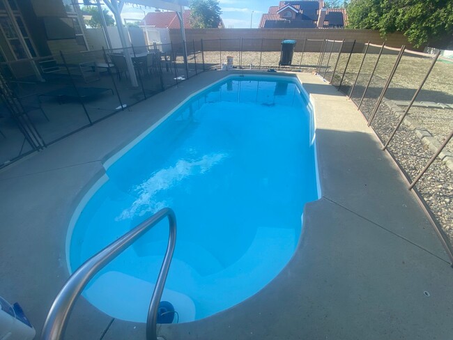 Building Photo - Quartz Hill Pool Home