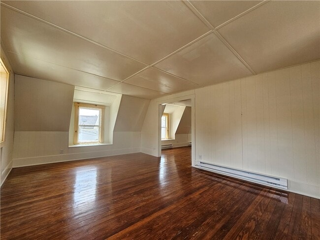 Building Photo - 207 East Ave