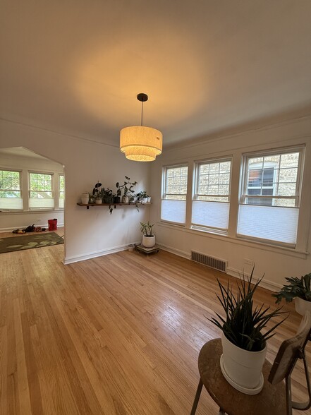 Building Photo - 5266 N La Crosse Ave
