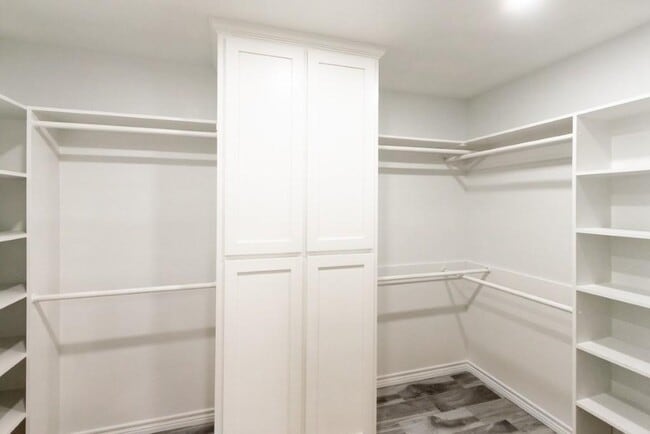 Building Photo - 7575 Coburn Dr