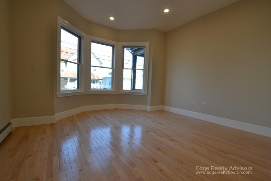 Building Photo - 35 Pratt St