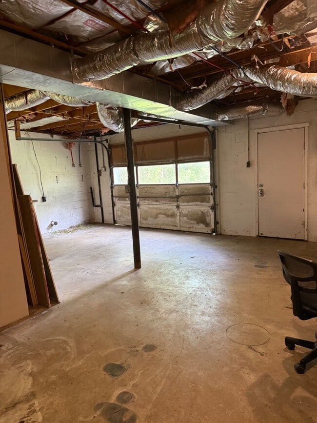Building Photo - 118 Rhody Dr
