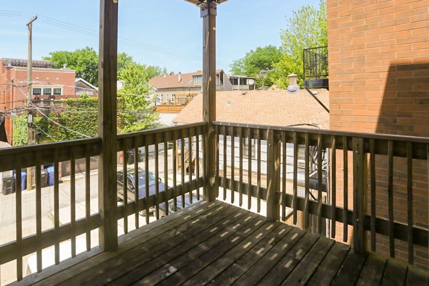 Building Photo - 2320 N Southport Ave