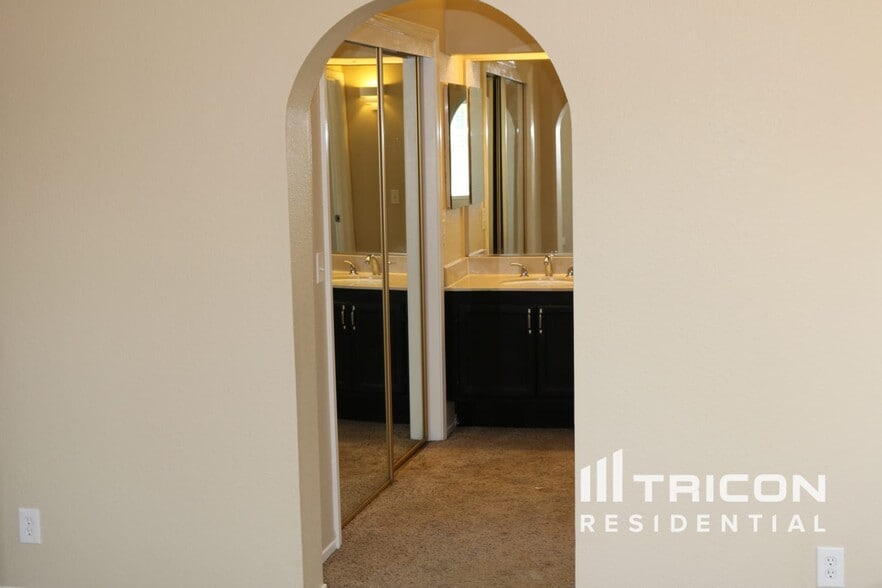 Building Photo - 1056 Armsby Way