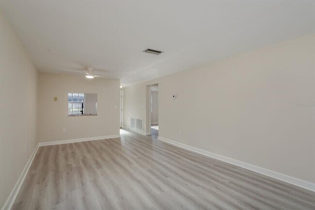 Building Photo - 4229 Stratford Dr