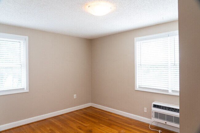 master bedroom - 7630 Tomlinson Ave