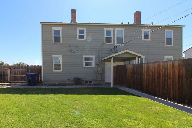 Building Photo - 704 Benham St