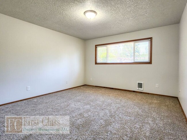 Building Photo - 1117 NE 181st Ave