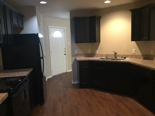 Building Photo - 587 Lentisco Dr