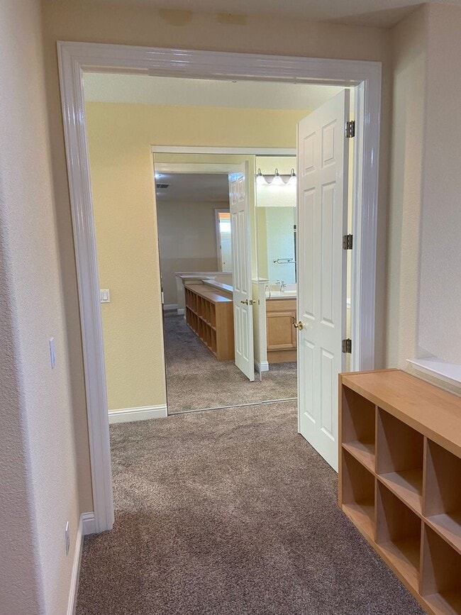 Building Photo - Broadstone Solar Home - 5 Bdrms, 4 Baths