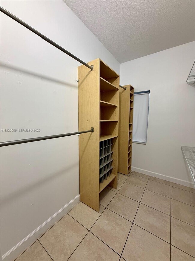 Building Photo - 13424 SW 122nd Ave