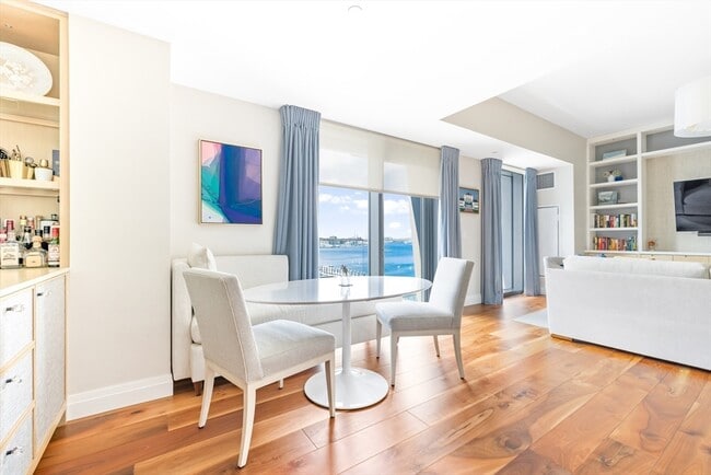 Building Photo - 300 Pier 4 Blvd.