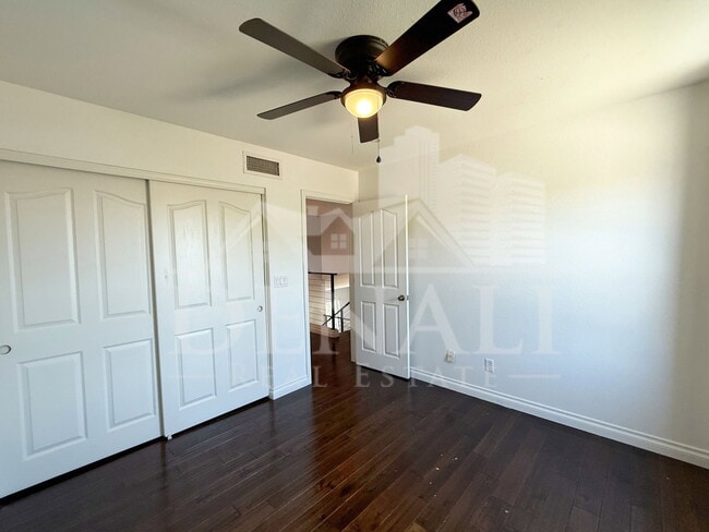 Building Photo - 1249 W Kelly Ln
