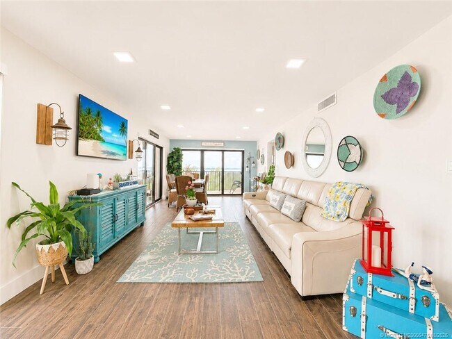 Building Photo - 10044 S Ocean Dr