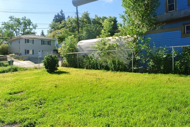 Building Photo - 122 5th Ave SE