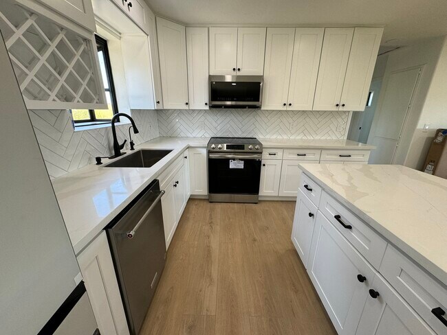 Building Photo - 5430 Sunny Ridge Pl