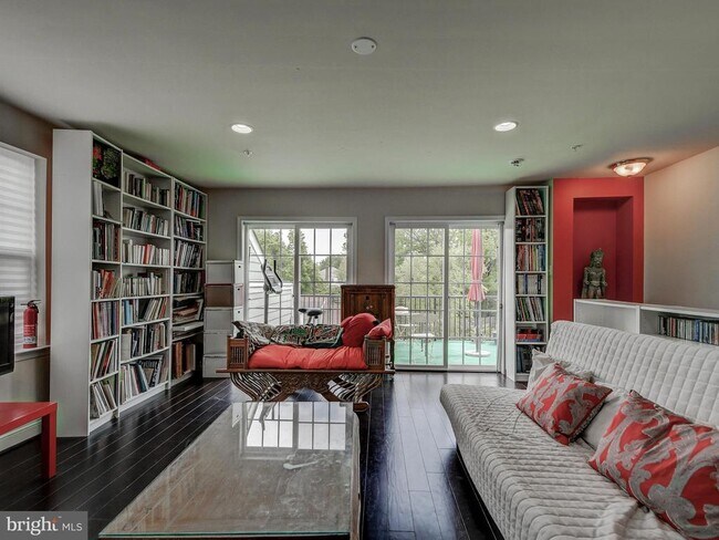 Building Photo - 124 Meridian Ln