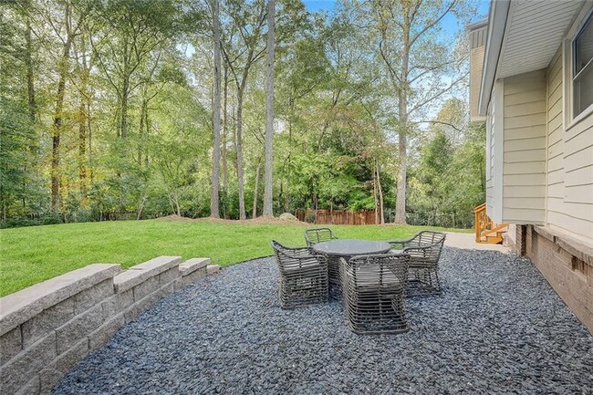 Building Photo - 1185 Lake Colony Dr