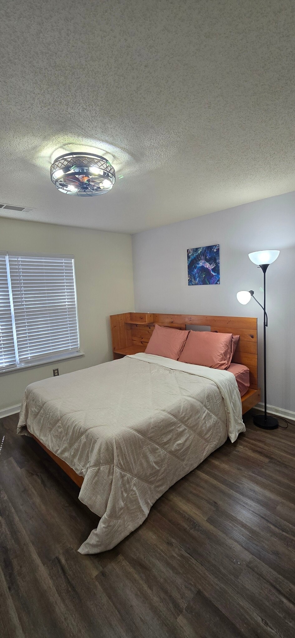 Building Photo - 16856 Timber Crossing Rd