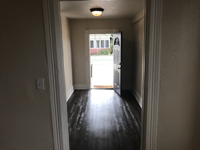 Building Photo - Vintage North Hyde Park Bungalow