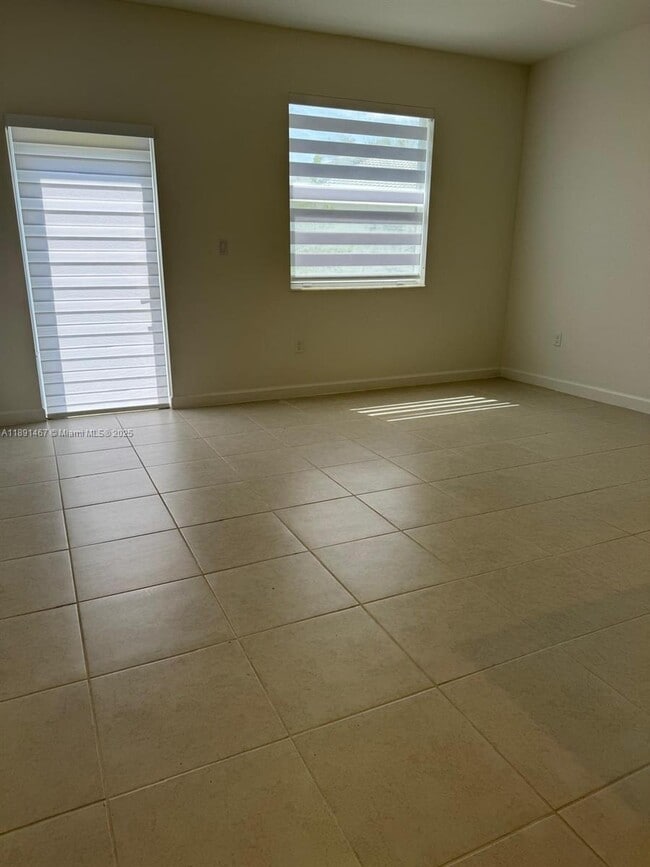 Building Photo - 16124 SW 148th Pl