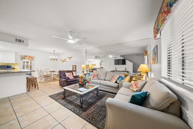 Building Photo - 133 W Leslie Ln