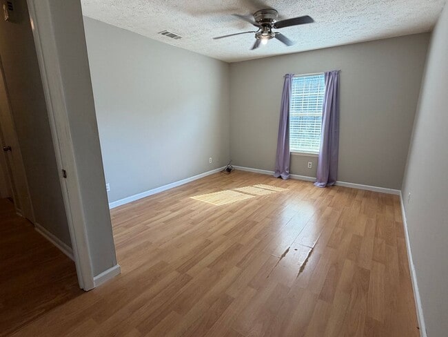 Building Photo - 6 Quail Forest Dr