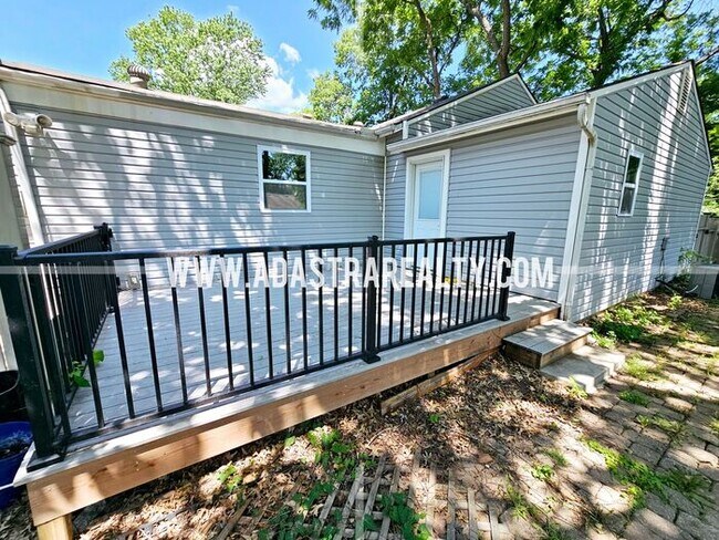 Building Photo - Spacious North Overland Park Bungalow-Available in FEBRUARY!!