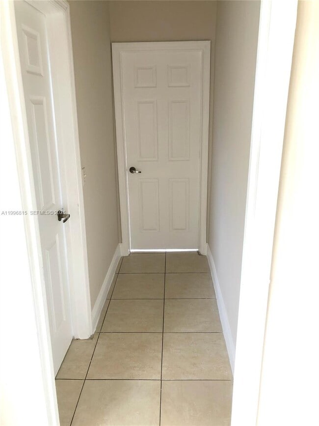 Building Photo - 12124 NE 5th Ave