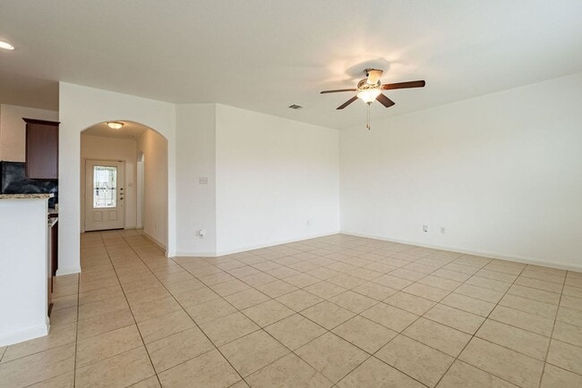 Building Photo - Beautiful 3 bedroom, 2 bathroom home in Manor!!!