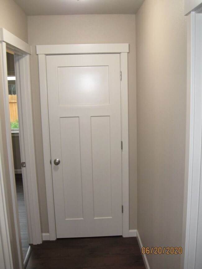 Building Photo - Must See 3 Bedroom with Fenced Yard!