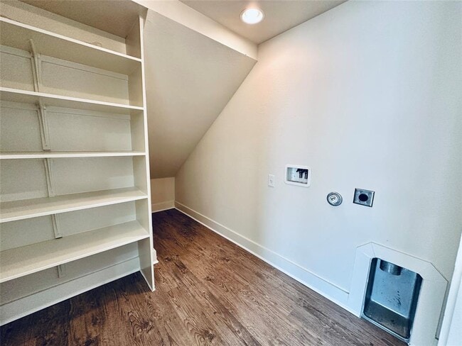Building Photo - 2216 Creekside Ln