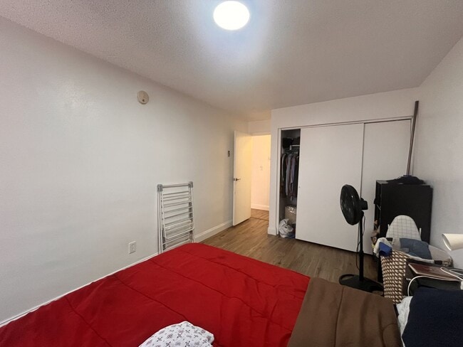 Building Photo - Downtown Furnished One-Bedroom Unit!