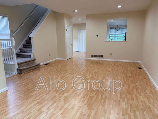 Building Photo - 469 Woodstock Ln