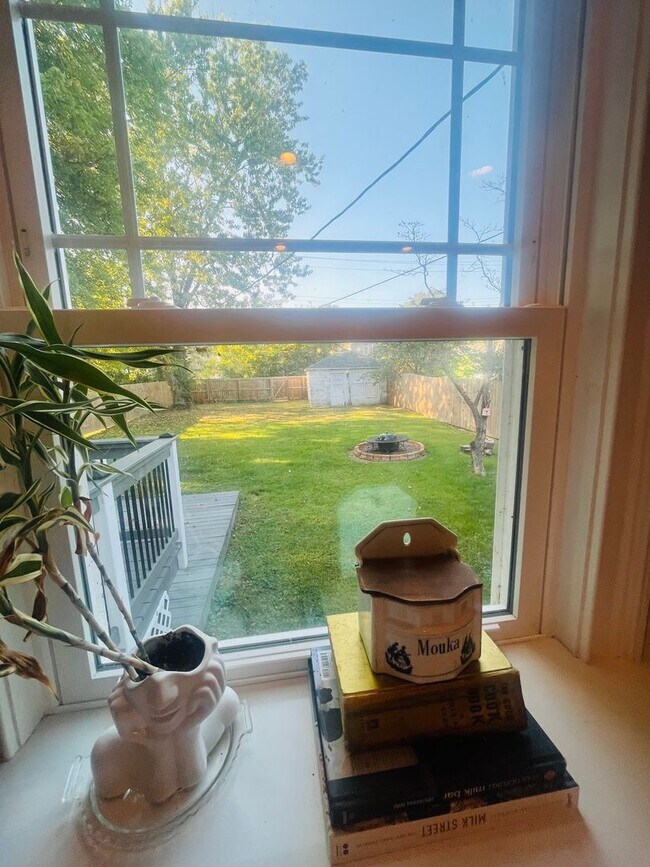 Building Photo - The West Jefferson — Furnished comfort in the heart of Mid-Town.