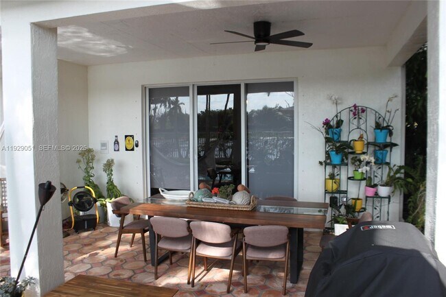 Building Photo - 2568 Jardin Pl