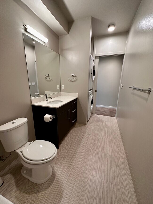 Building Photo - Atrium