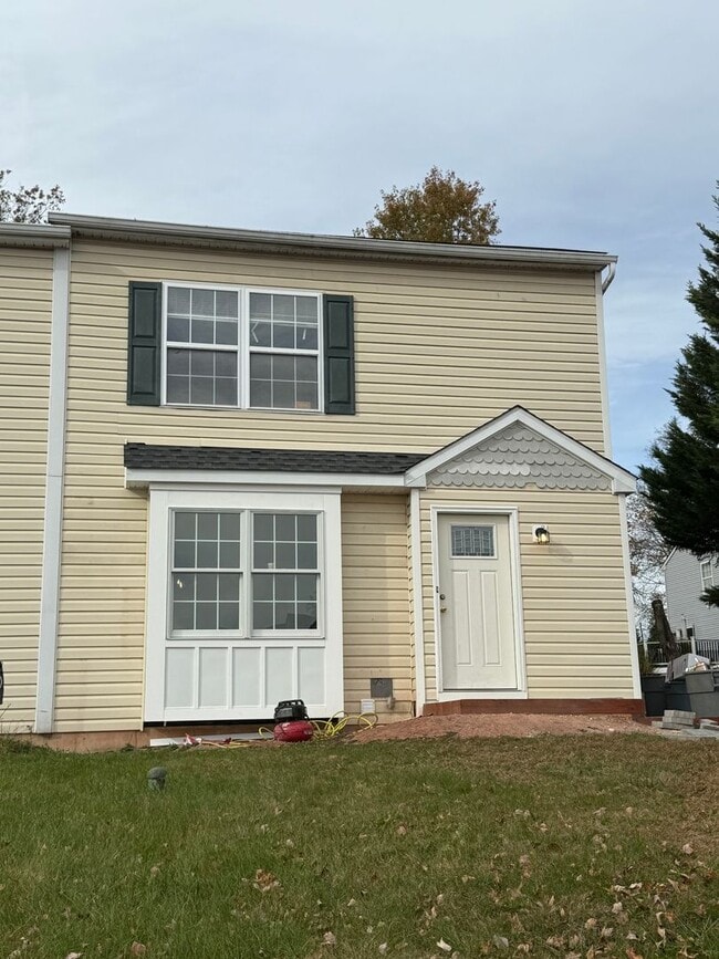 Primary Photo - Collegeville 3 Bed / 1.5 Bath Twin Home