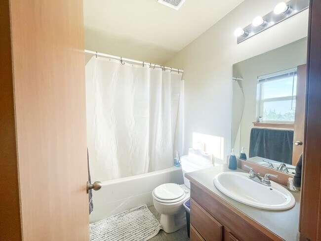 Building Photo - 3 Bedroom Arlington Home