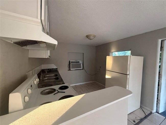 Building Photo - 3125 Ave S NW