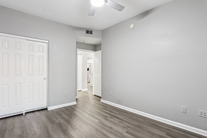 Building Photo - 14000 N 94th St