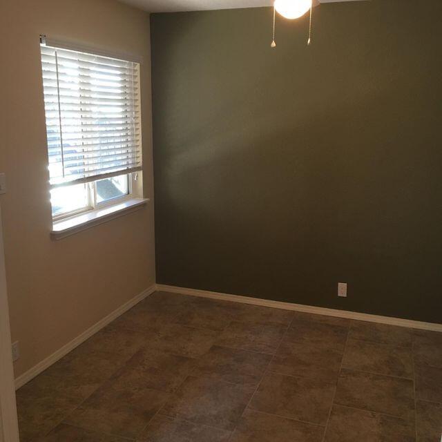 Building Photo - 1808 Buena Vista Dr SE