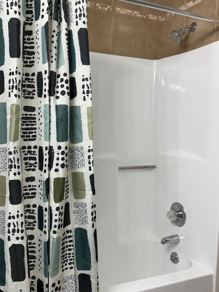 Building Photo - 350 Haven Dr