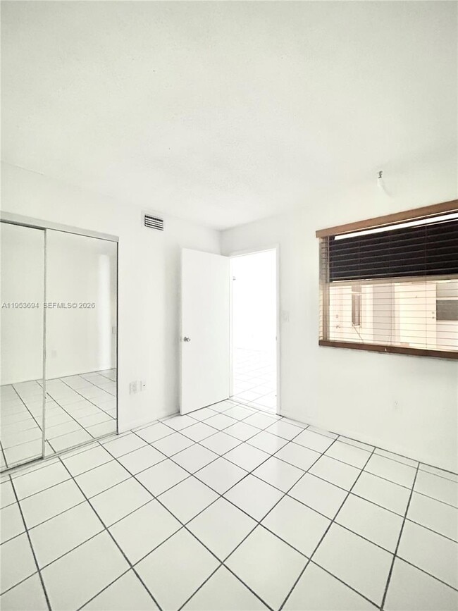 Building Photo - 2575 SW 27th Ave