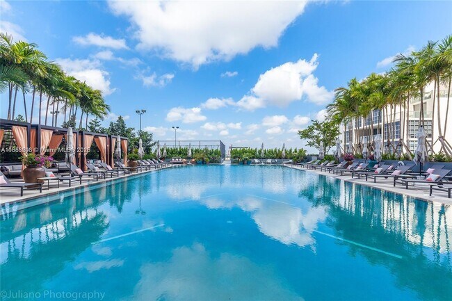 Building Photo - 121 NE 34th St