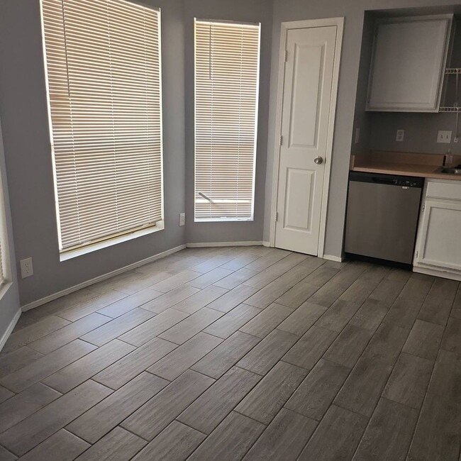 Building Photo - Rio Rancho 2 Badroom 2 Bath with Garage