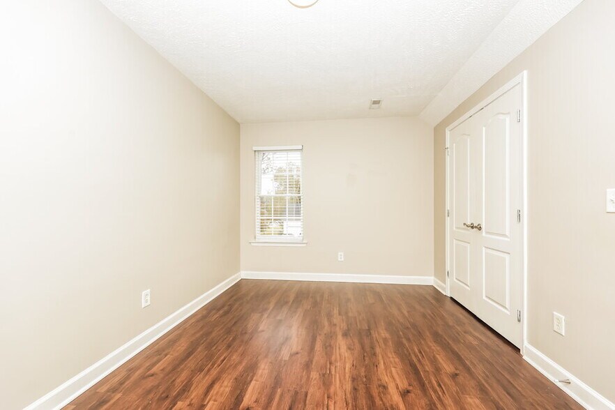 Building Photo - 1501 Teresa Ln