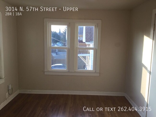 Building Photo - Three Bedroom Spacious Upper Duplex