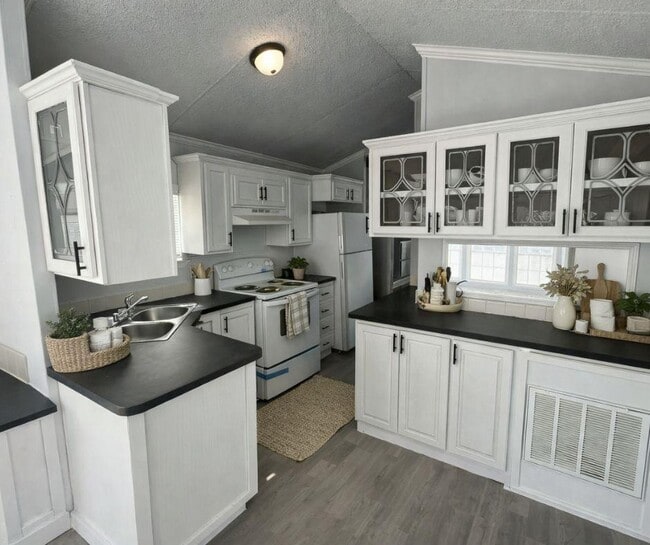 Building Photo - 1117 Chicago Bulls St