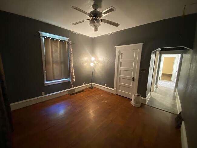 Building Photo - 313 N 33rd St